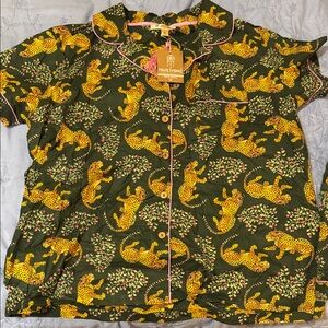 Women Pajamas with Leopard Print - Green and Yellow